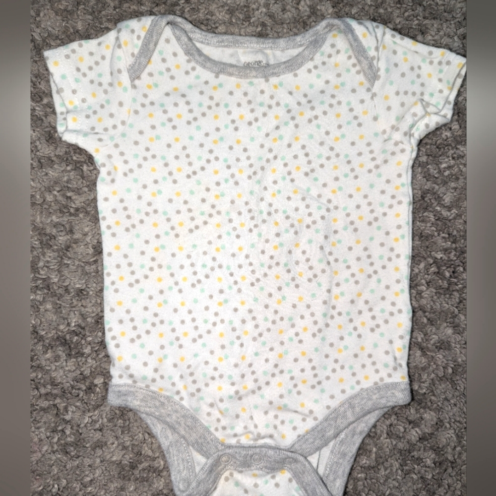Gender neutral baby onesie. Polka dots.